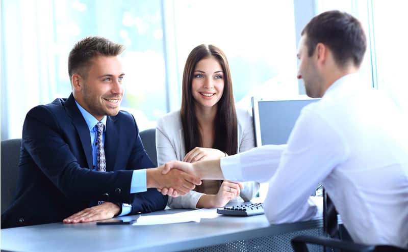How to Choose a Business Meeting Translator