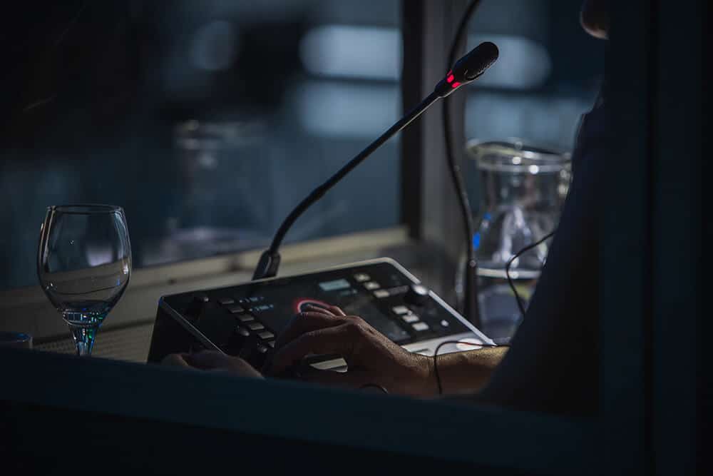 How Simultaneous Translation Works